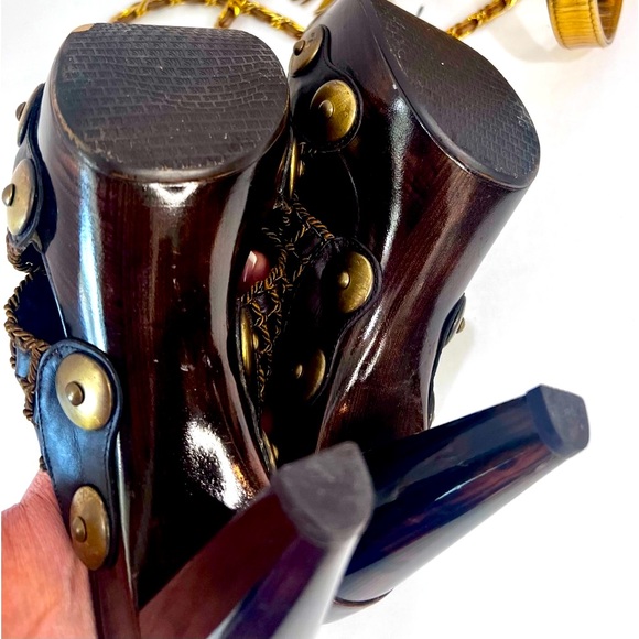 Stuart Weitzman rich brown plate on heels very comfy & sexy size 7 w/gold detail - Picture 2 of 10